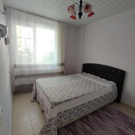 Apt. 1+1, Beldibi. 17 км от кемера. есть всё необходимое для жизни. בלדיבי